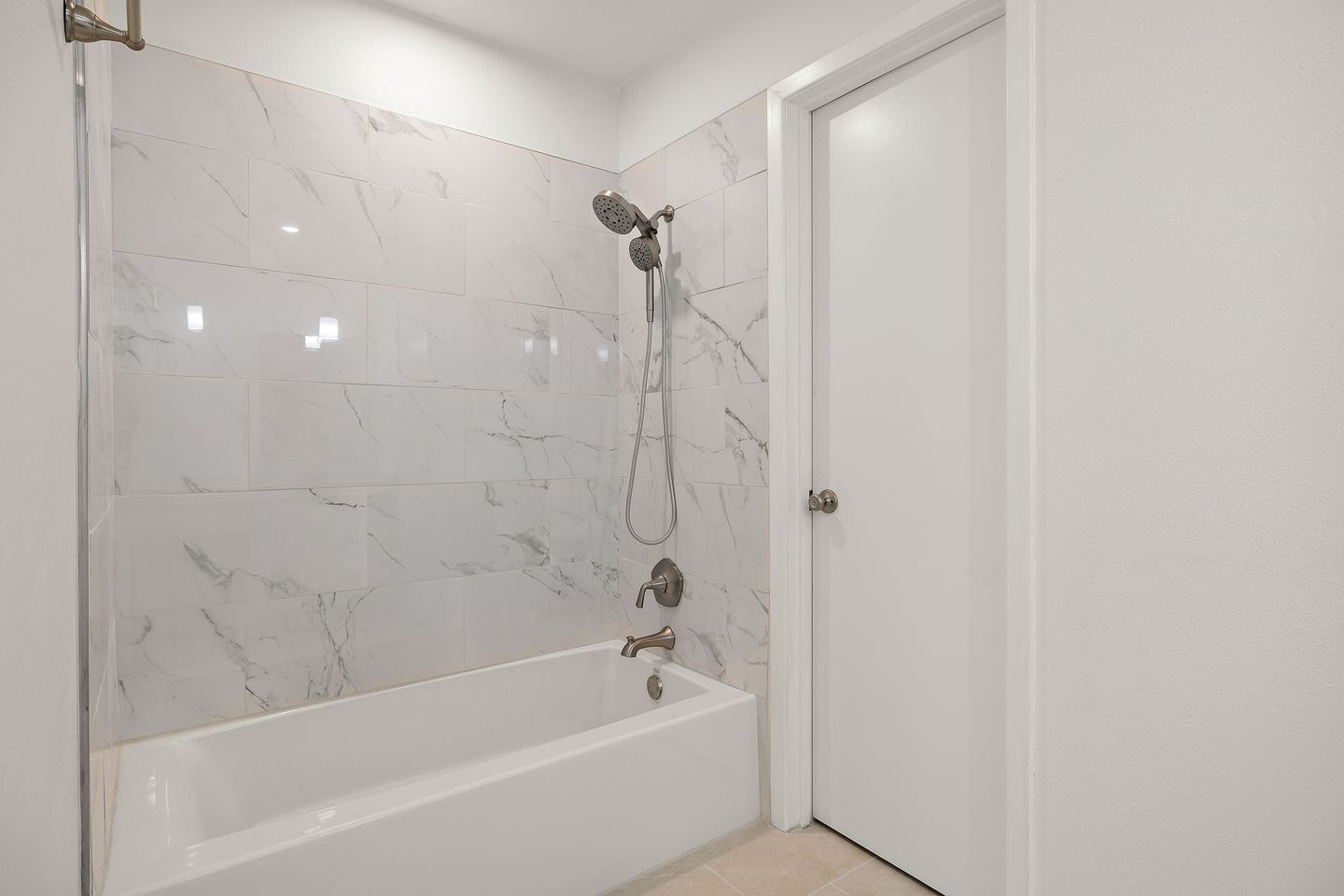 21-web-or-mls-11608-tanglebriar-trail-kcp-090226---46.jpg