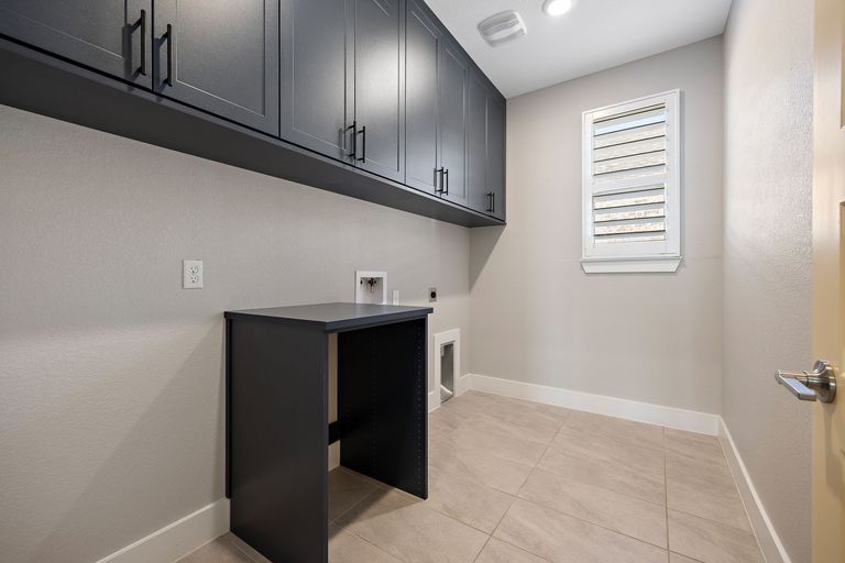 21-web-or-mls-117-spanish-star-st-kcp-090623---27.jpg