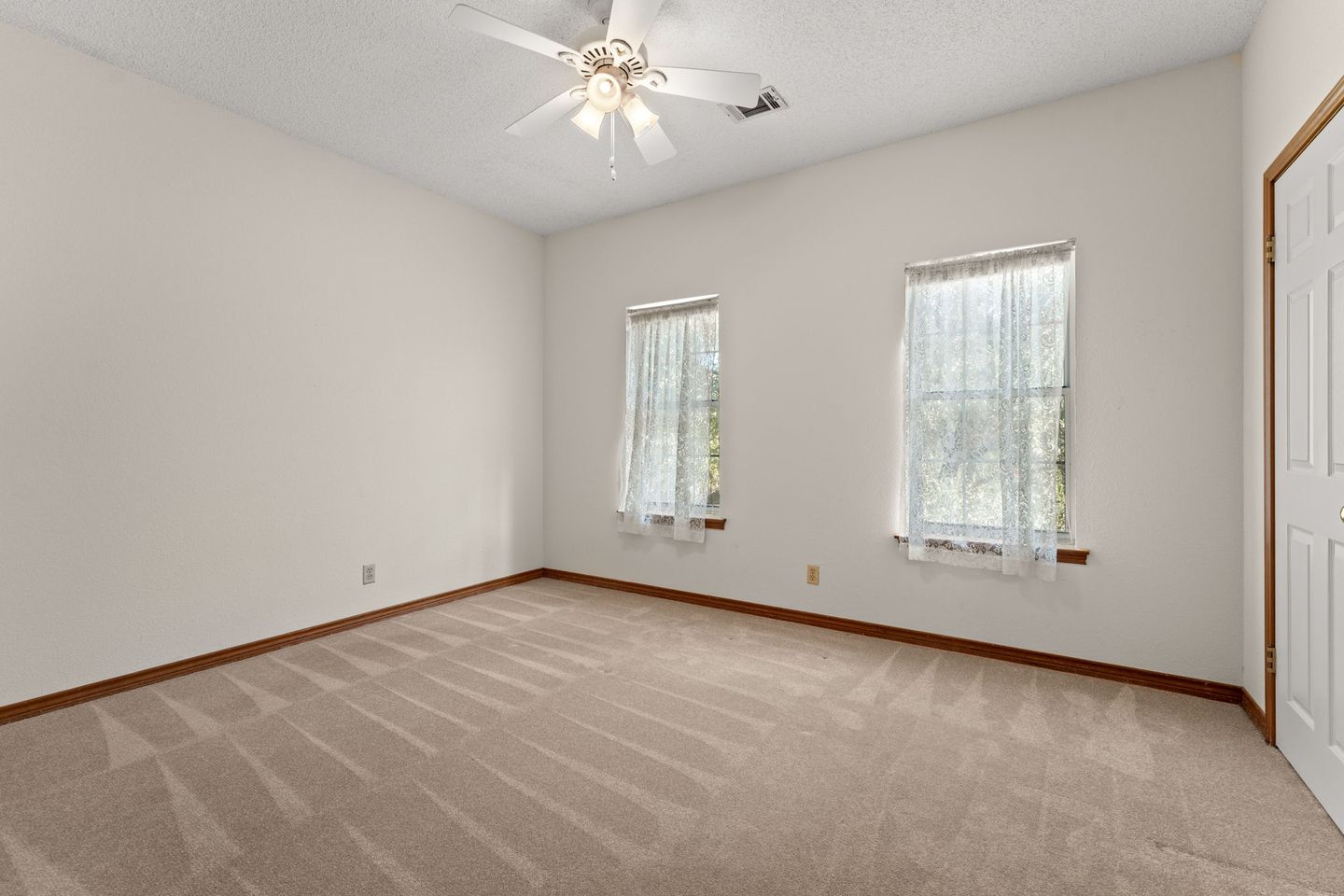 21-web-or-mls-13104-s-ridge-cir-27-1731615720.jpg