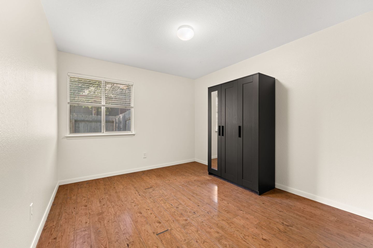 21-web-or-mls-1501-santana-st-(17-of-27).jpg