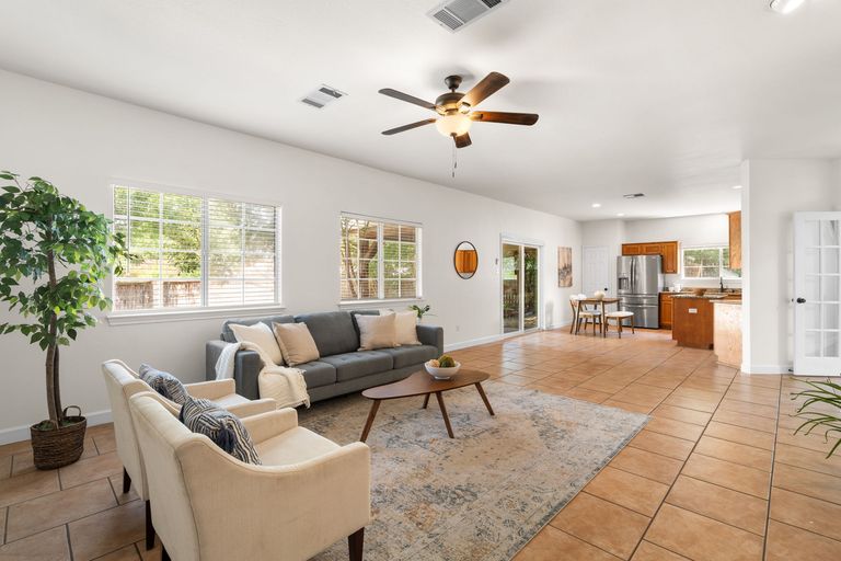 21-web-or-mls-16801-stockton-dr.jpg