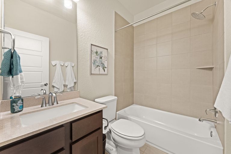 21-web-or-mls-1717-roseburg-dr-19.jpg