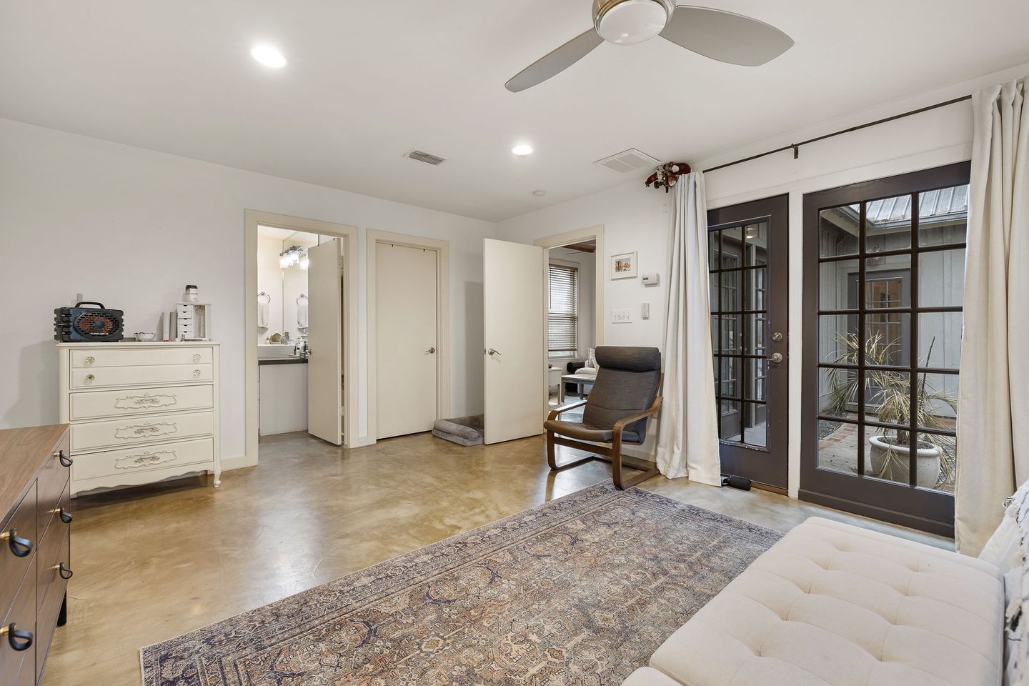 21-web-or-mls-1813-waterston-ave-kcp-022125---44.jpg
