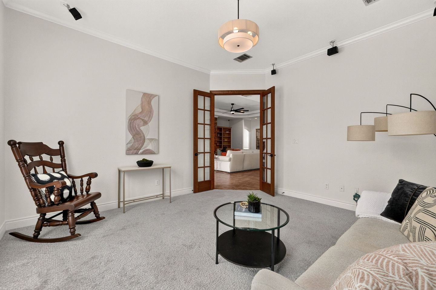 21-web-or-mls-201-canyon-vista-ln-(17-of-37).jpg