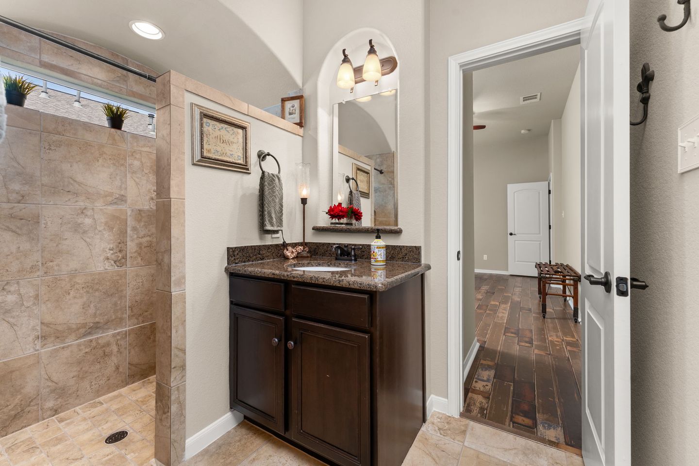 21-web-or-mls-215-choke-canyon-ln-2.jpg