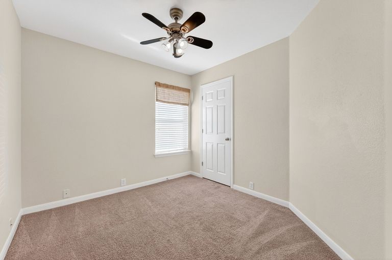 21-web-or-mls-2210-john-tee-dr-(5-of-30)-1771454081.jpg
