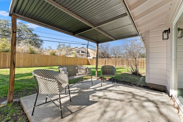21-web-or-mls-2705-ashdale-dr-(19-of-26).jpg