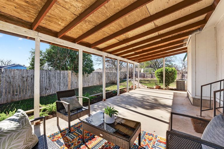 21-web-or-mls-305-holliday-ct-(21-of-25).jpg