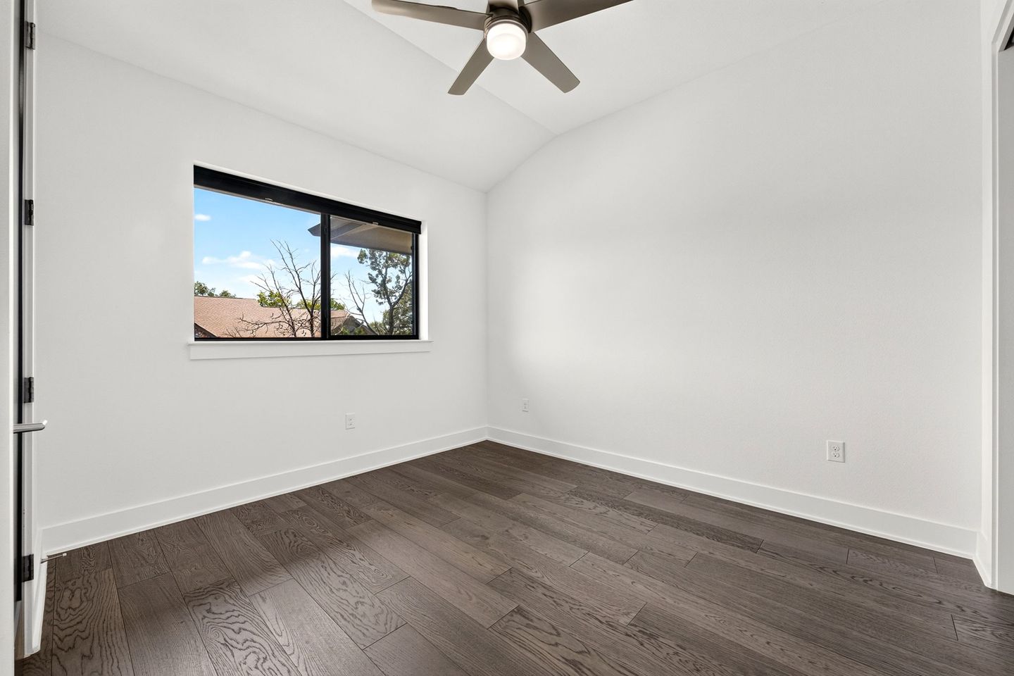 21-web-or-mls-3700-clawson-rd-603-(21-of-26).jpg