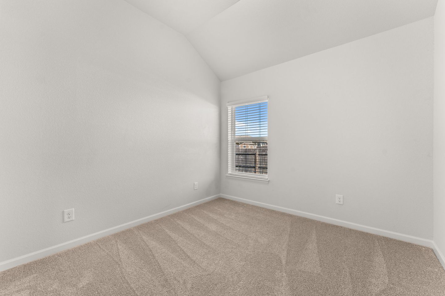 21-web-or-mls-510-bridgestone-way-3.jpg