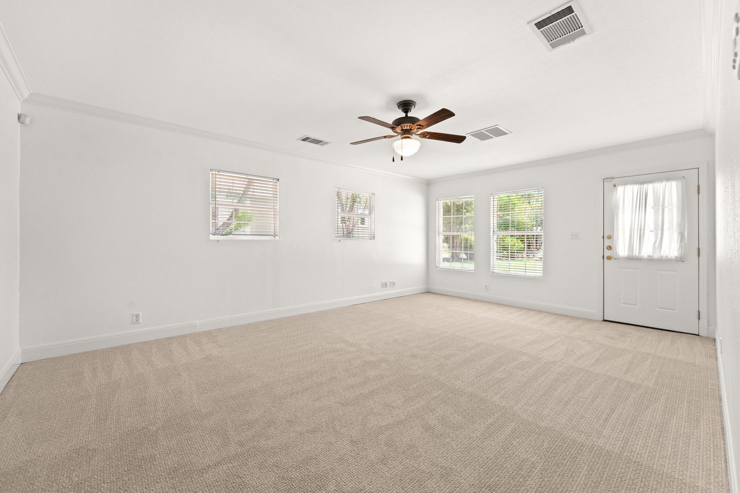 21-web-or-mls-5401-shoal-creek-blvd-19.jpg