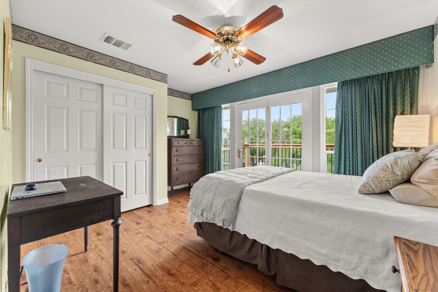 21-web-or-mls-558-peterson-ln-18.jpg