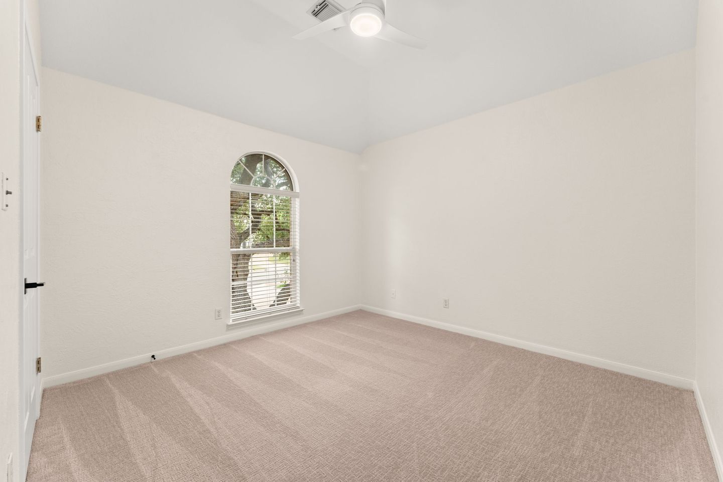 21-web-or-mls-5708-bexley-ct-21.jpg