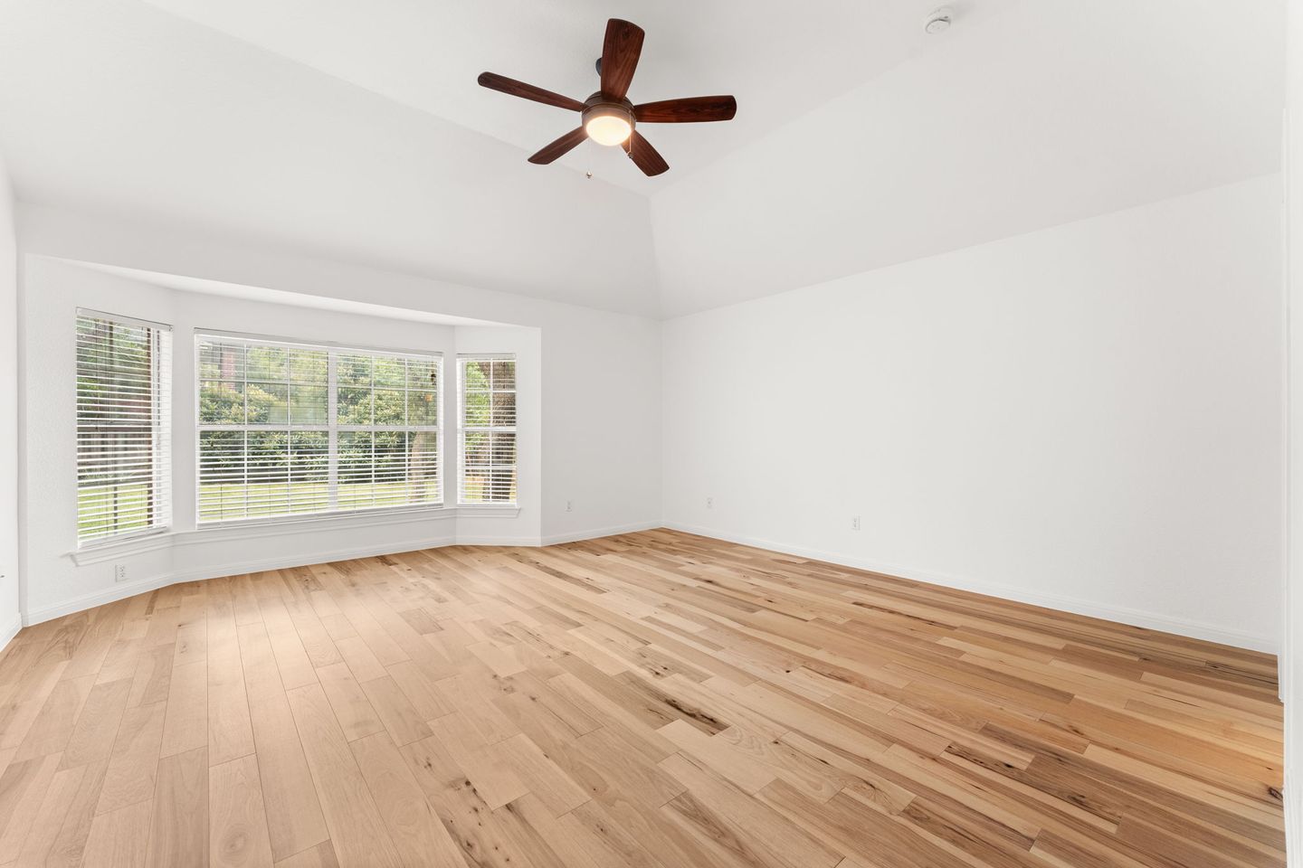 21-web-or-mls-5900-savin-hill-ct-26.jpg