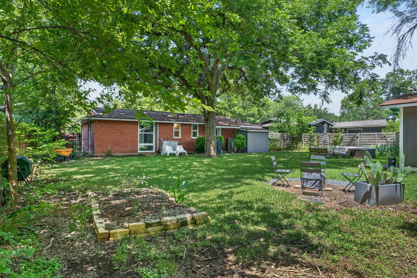 21-web-or-mls-6215-peggy-st-(23-of-26).jpg