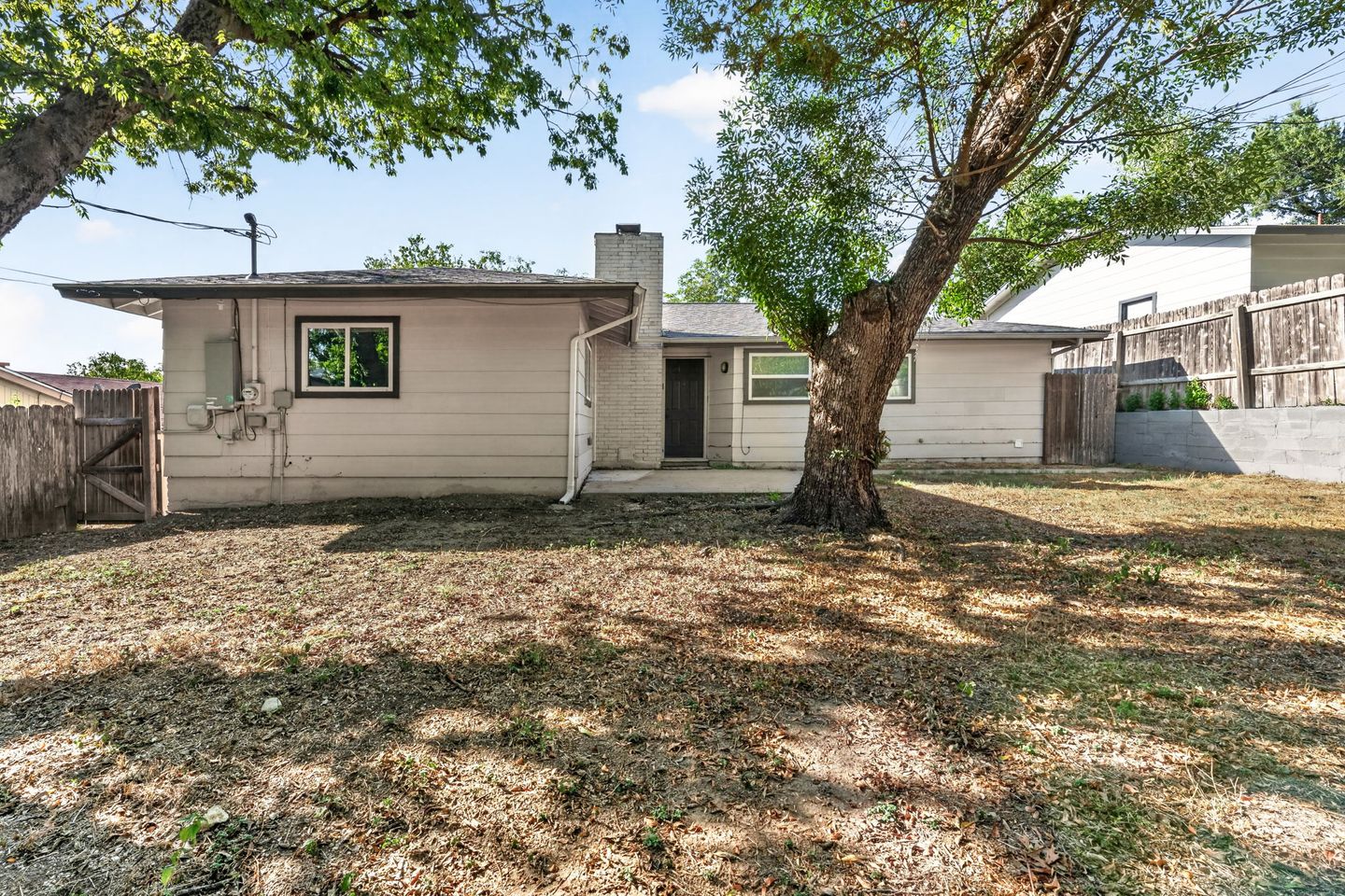 21-web-or-mls-6913-la-salle-dr-(21-of-25).jpg