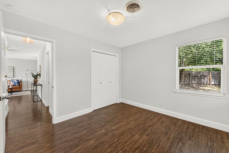 21-web-or-mls-7711-watson-st-b-(21-of-25).jpg