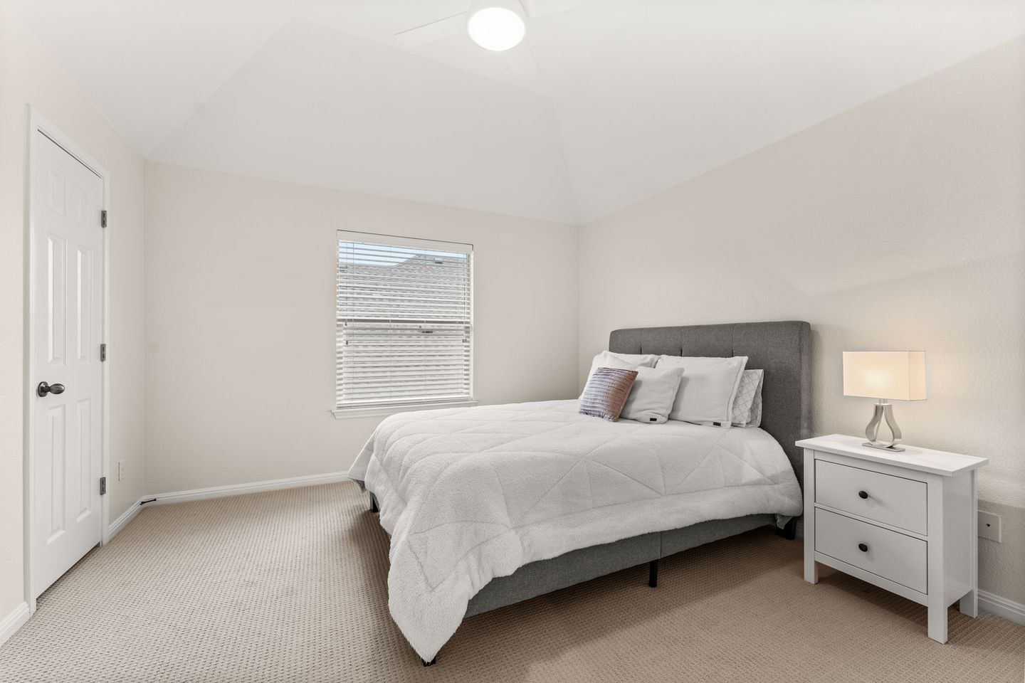 21-web-or-mls-7908-via-verde-dr-(18-of-18).jpg