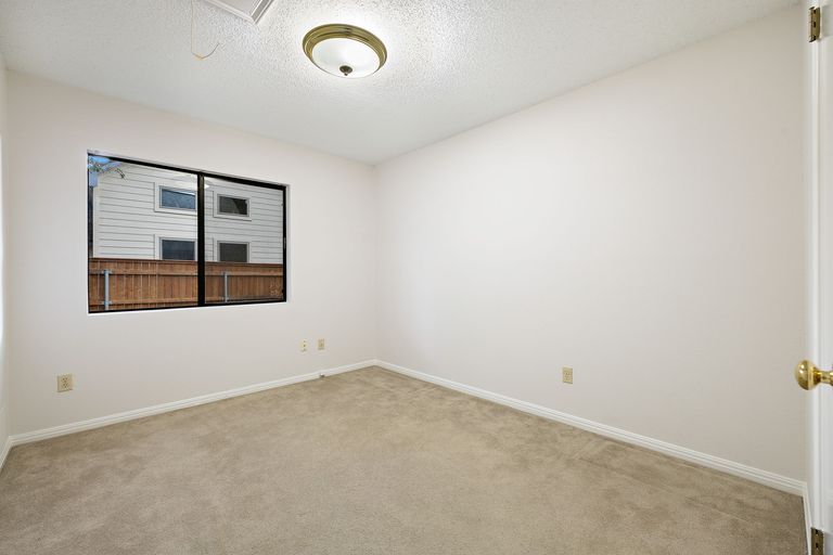21-web-or-mls-8302-mendota-cove-kcp-081325---26.jpg