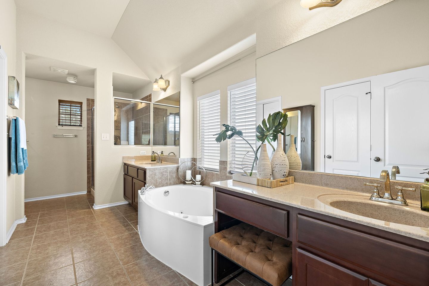21-web-or-mls-8706-fenton-dr-kcp-071525---23.jpg