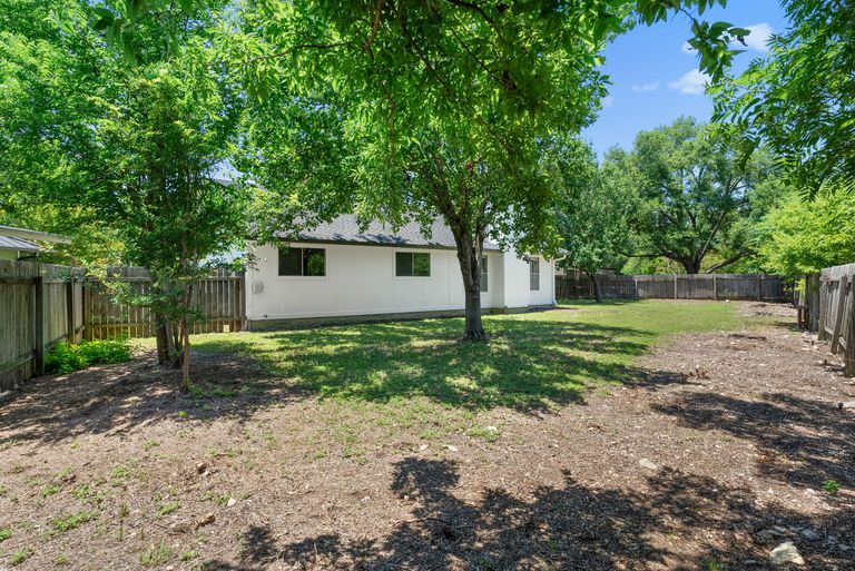 21-web-or-mls-8900-creekmont-cove-(19-of-21).jpg