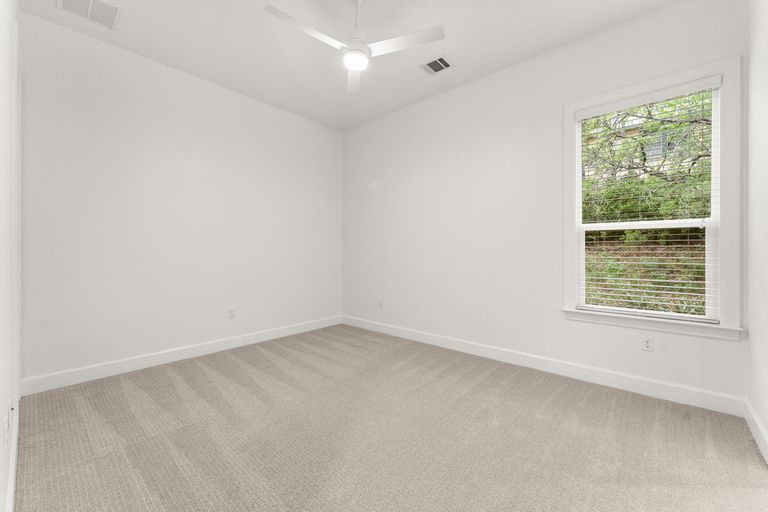 21-web-or-mls-900-lipan-trail-7.jpg