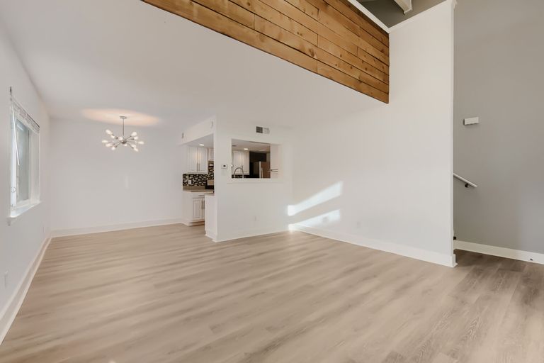 2124-burton-drive--174---web-quality---006---06-living-room.jpg