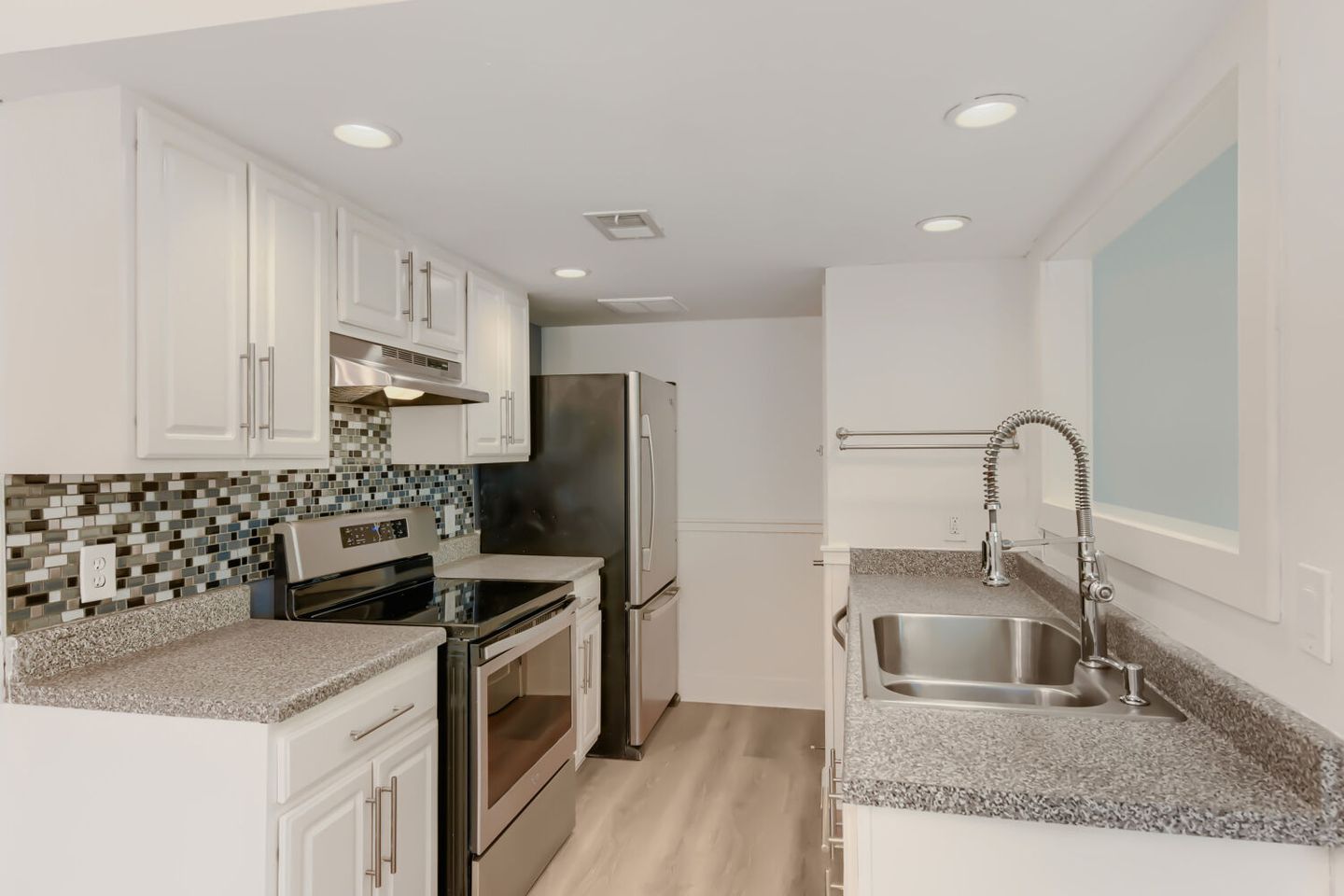 2124-burton-drive--174---web-quality---010---10-kitchen.jpg