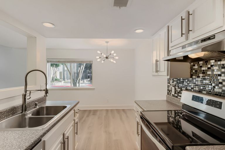 2124-burton-drive--174---web-quality---012---12-kitchen.jpg
