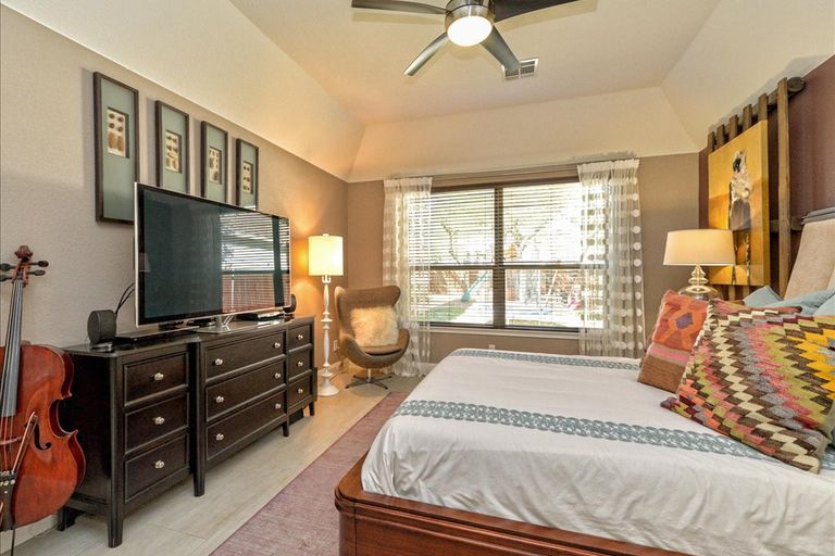 22-022_master-bedroom-3.jpg