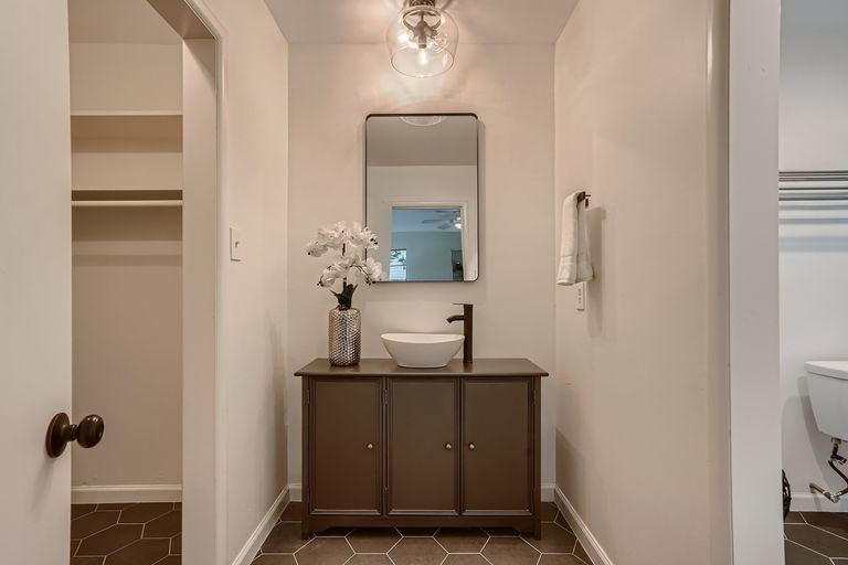 22-primary-bathroom.jpg
