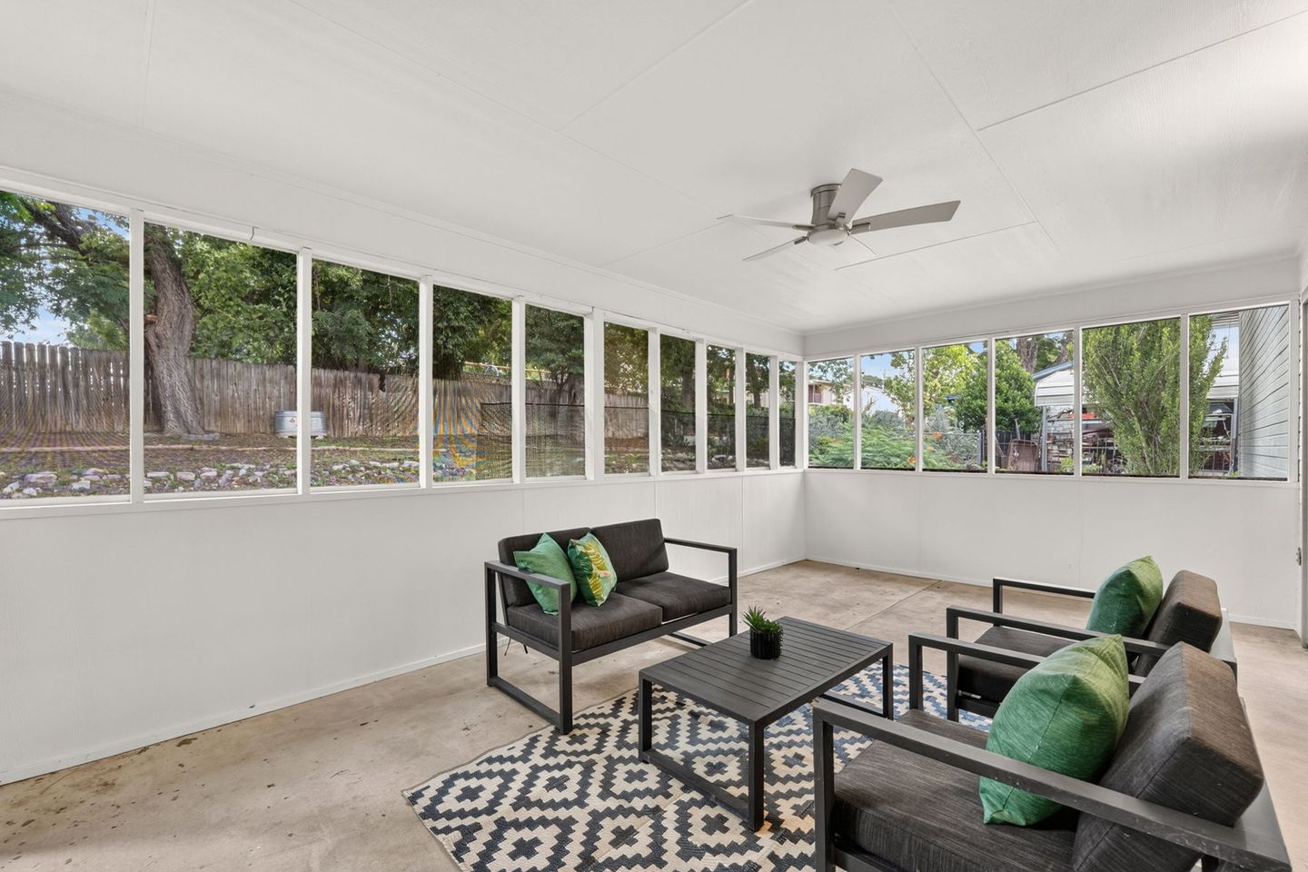 22-web-or-mls-1010-louise-st-(22-of-46).jpg