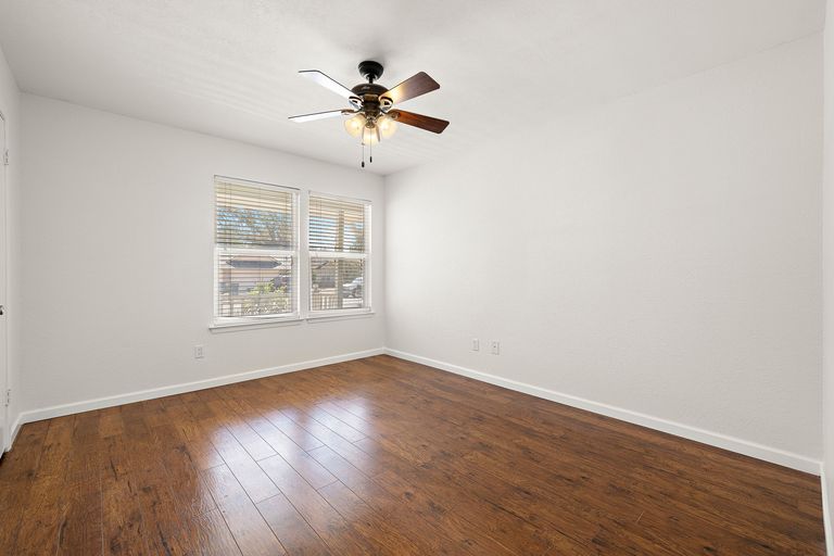 22-web-or-mls-11608-tanglebriar-trail-kcp-090226---20.jpg