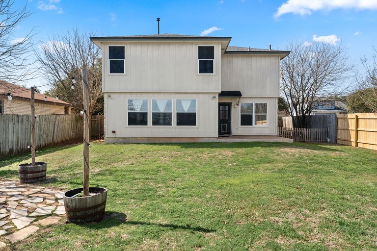 22-web-or-mls-1214-shaun-dr-3.jpg