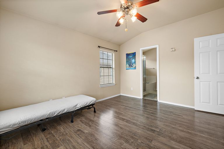 22-web-or-mls-1310-w-parmer-ln,-2401-kcp-052324---7.jpg