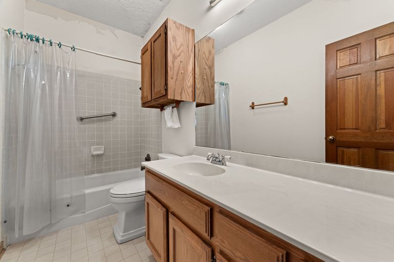 22-web-or-mls-13104-s-ridge-cir-26-1731615722.jpg