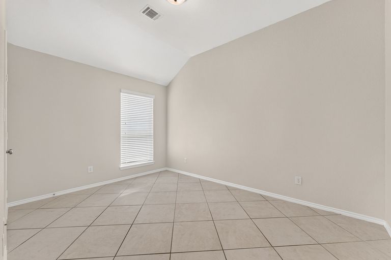 22-web-or-mls-13833-arbor-hill-cove-(22-of-37).jpg