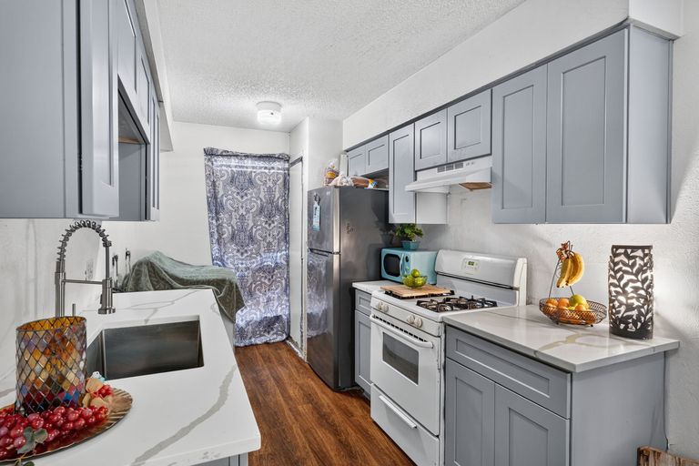 22-web-or-mls-1404-w-braker-ln-a-and-b-(22-of-25).jpg
