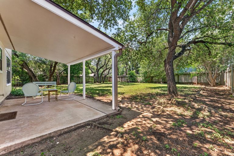 22-web-or-mls-1407-black-cherry-dr-(22-of-27).jpg