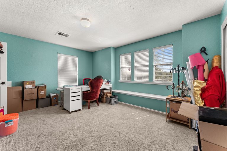 22-web-or-mls-15216-parrish-ln-14.jpg