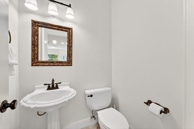 22-web-or-mls-1612-fall-creek-drive-(13-of-35)-1776192553.jpg
