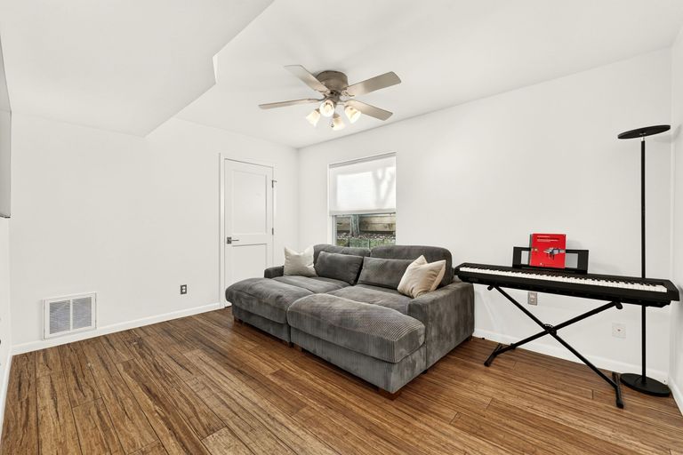 22-web-or-mls-1800-w-10th-st-(22-of-34).jpg