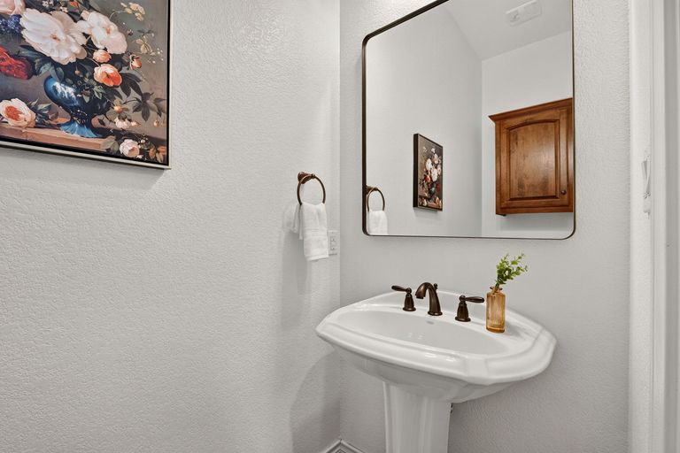 22-web-or-mls-201-canyon-vista-ln-(28-of-37).jpg