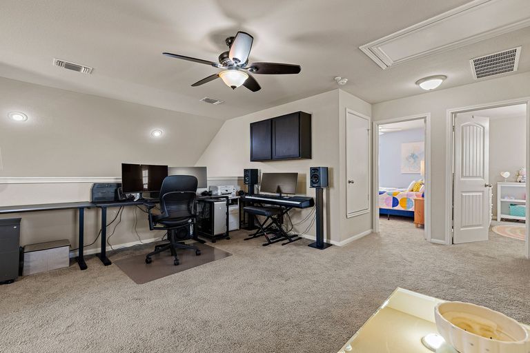 22-web-or-mls-201-garcitas-creek-ln-kcp-051326---25.jpg