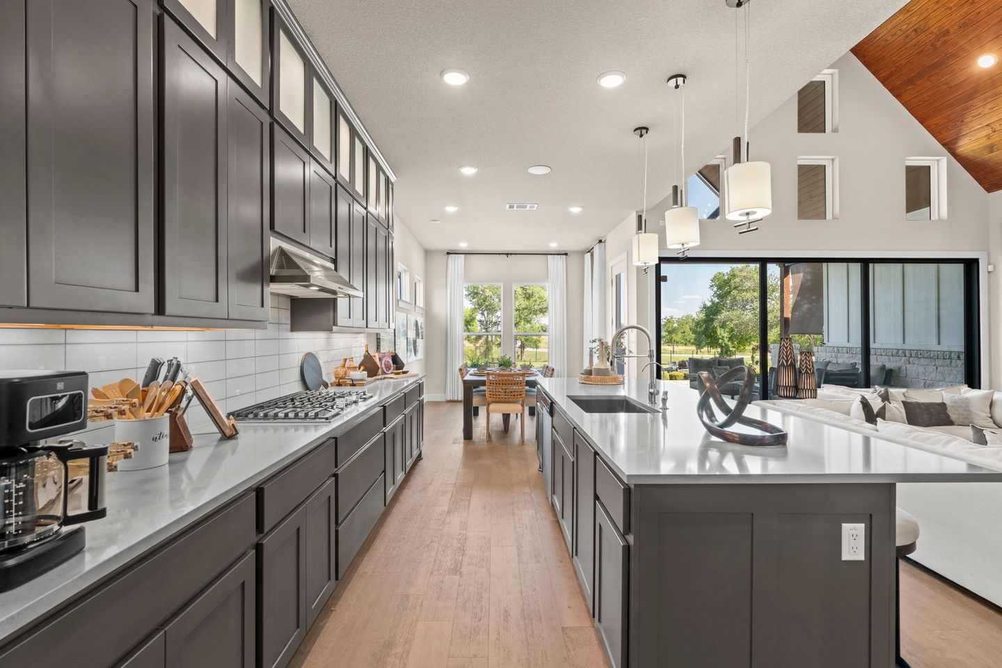 22-web-or-mls-217-northcrest-dr.jpg