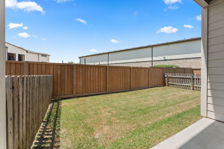 22-web-or-mls-2306-dillon-pond-ln-b-21.jpg