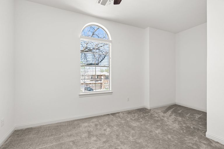 22-web-or-mls-3831-sapphire-loop-26.jpg