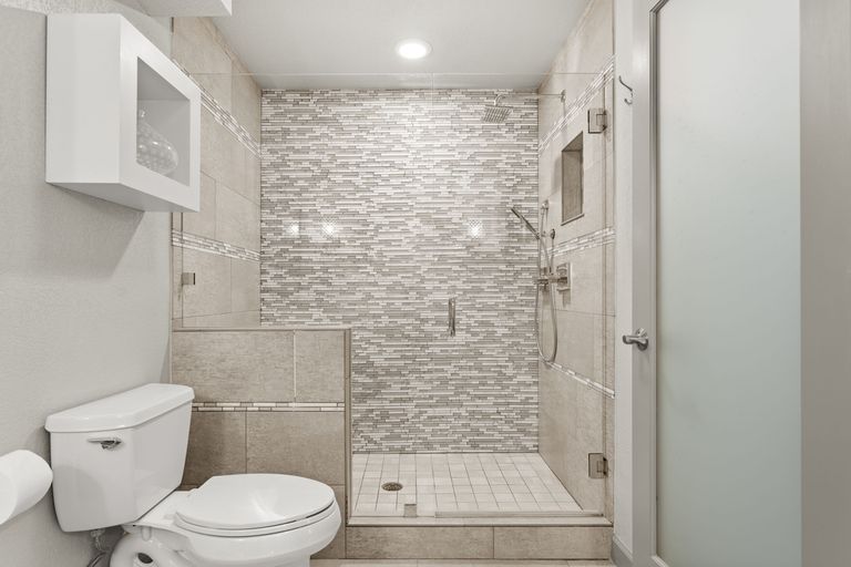 22-web-or-mls-4002-shoal-creek-blvd-b-(20-of-25).jpg