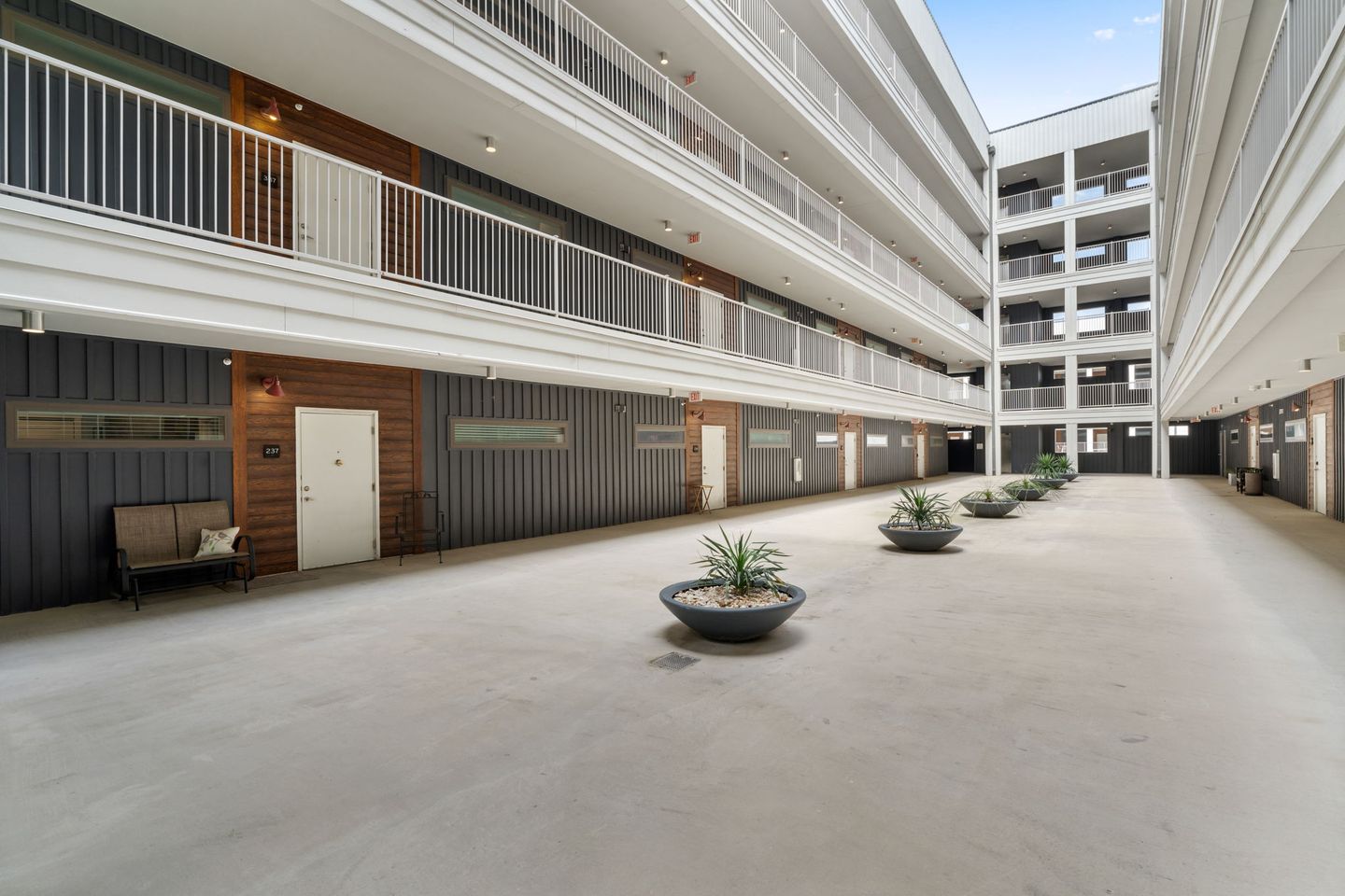 22-web-or-mls-4361-s-congress-ave-237-(3-of-31).jpg