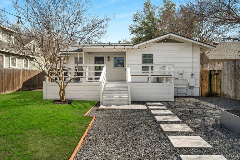 22-web-or-mls-4502-rosedale-ave-(23-of-26).jpg